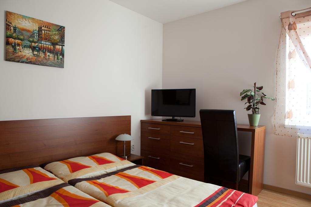 Penzion Ulicka Stupava Kamer foto